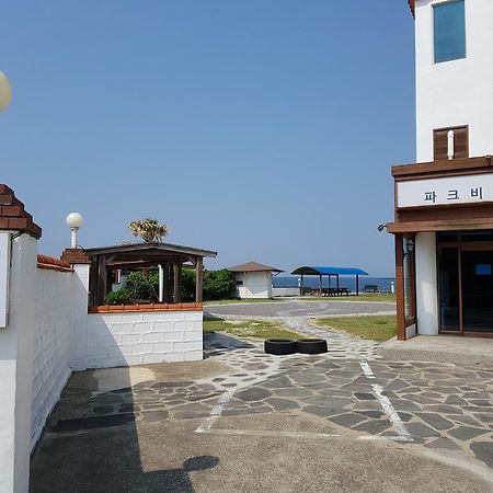 Park Beach Hotel Jeju Bagian luar foto