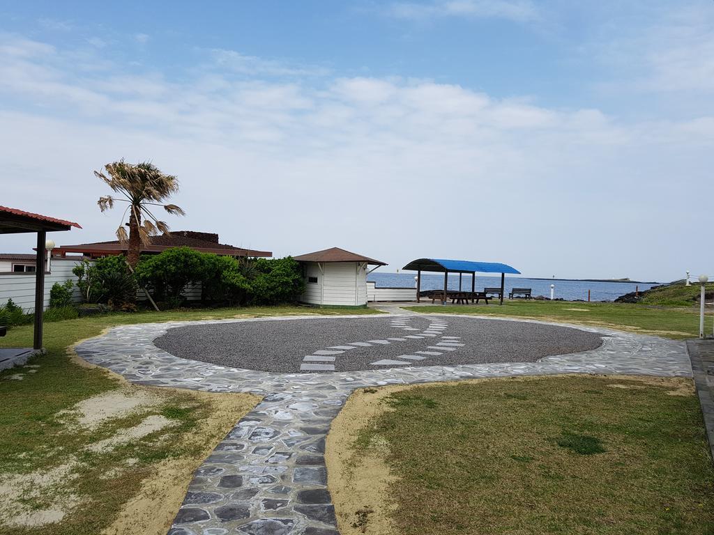 Park Beach Hotel Jeju Bagian luar foto