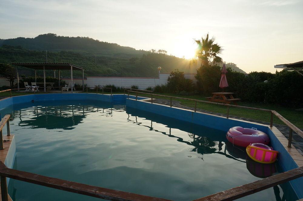 Park Beach Hotel Jeju Bagian luar foto