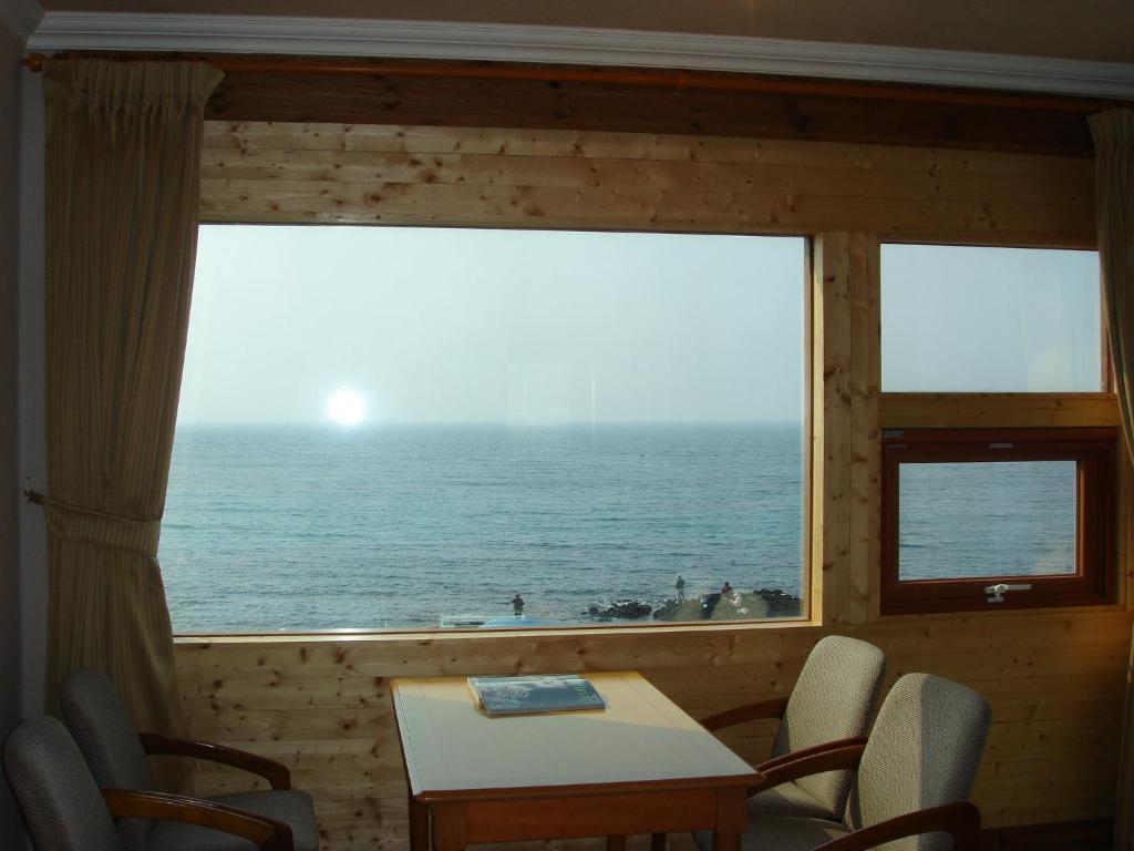 Park Beach Hotel Jeju Bagian luar foto