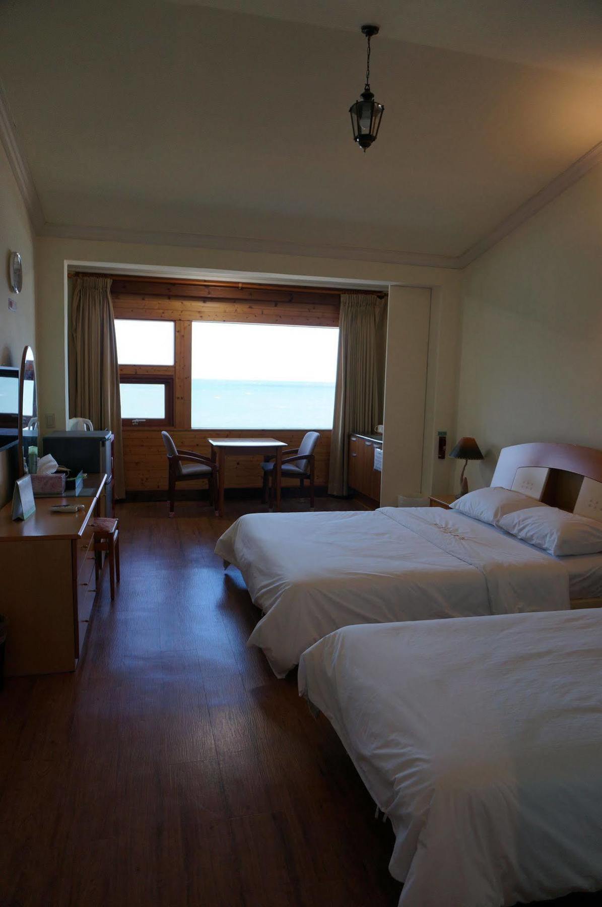 Park Beach Hotel Jeju Bagian luar foto