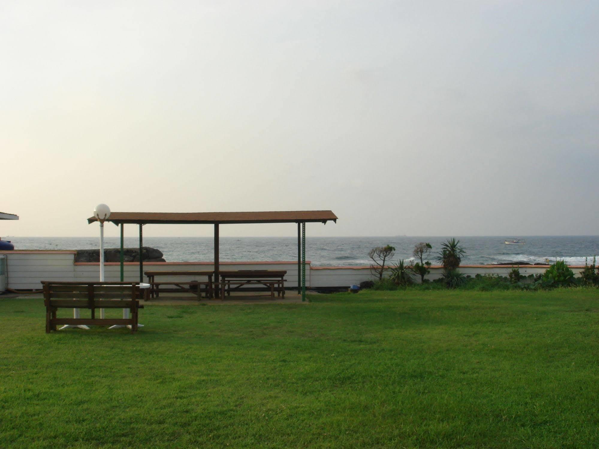 Park Beach Hotel Jeju Bagian luar foto