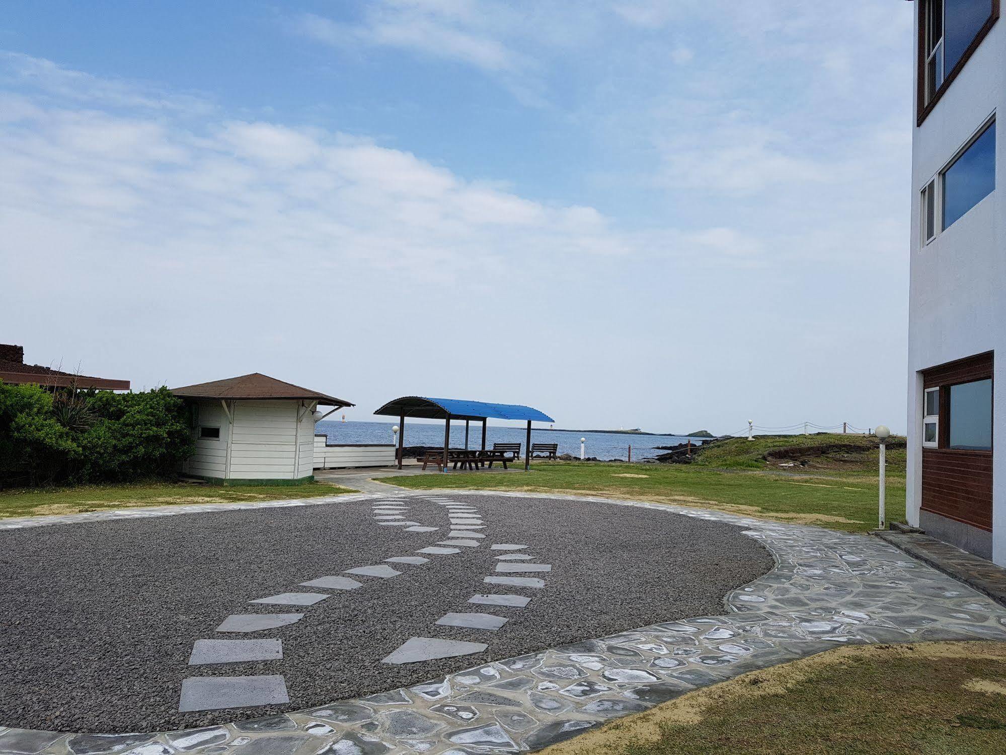 Park Beach Hotel Jeju Bagian luar foto