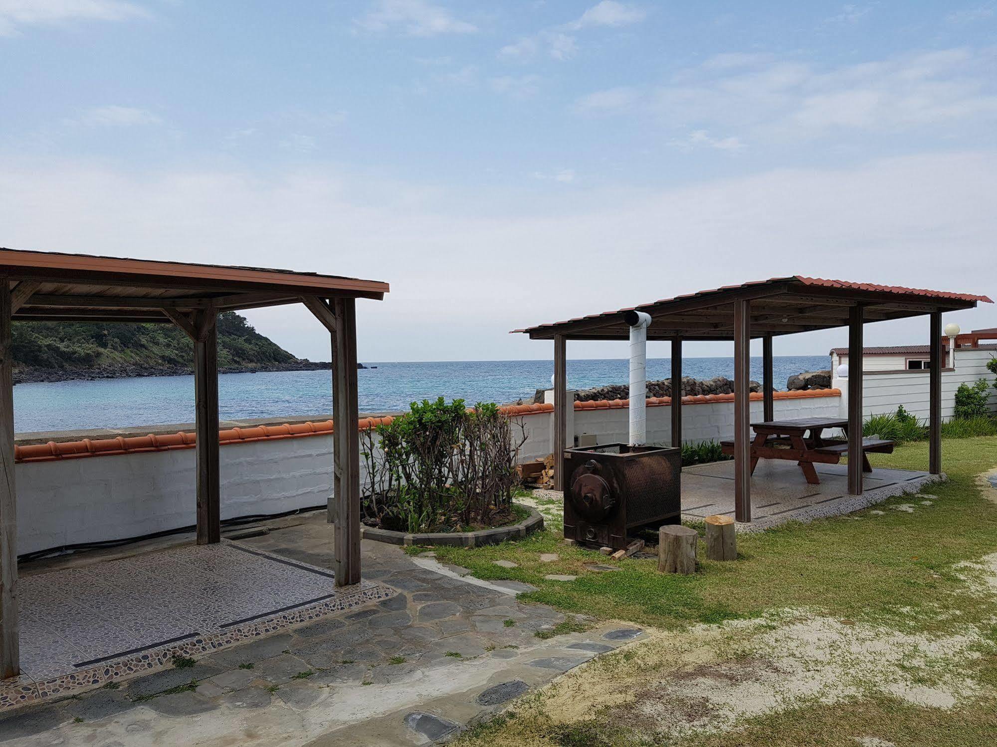Park Beach Hotel Jeju Bagian luar foto