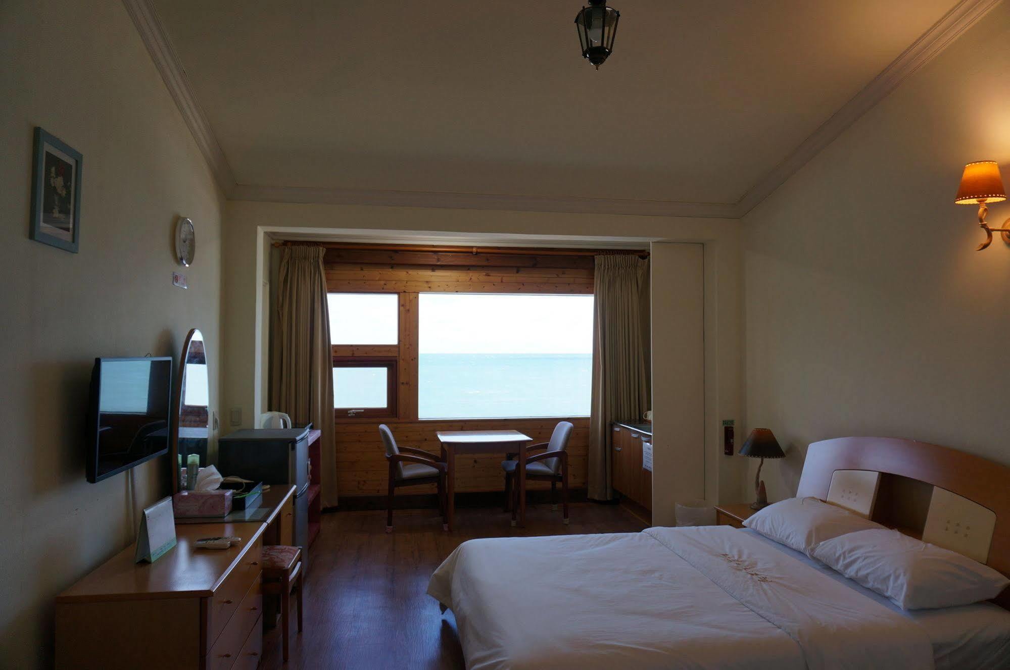 Park Beach Hotel Jeju Bagian luar foto