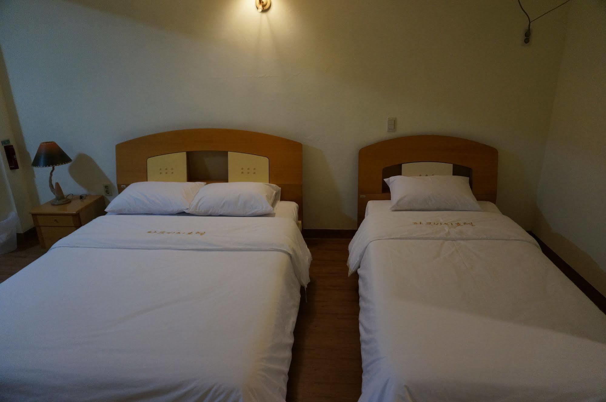 Park Beach Hotel Jeju Bagian luar foto